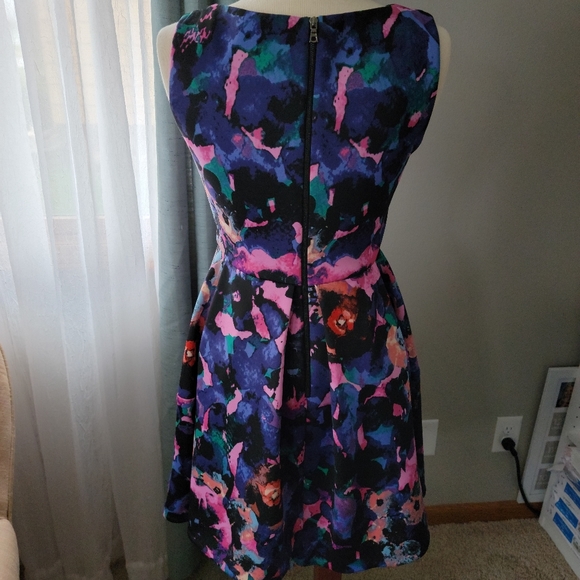 SOLD. - Picture 2 of 11